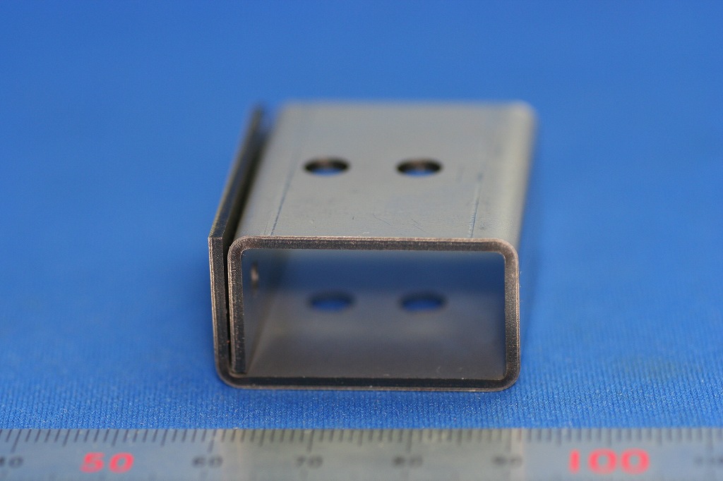サッシ（建築部品）取り付け金具