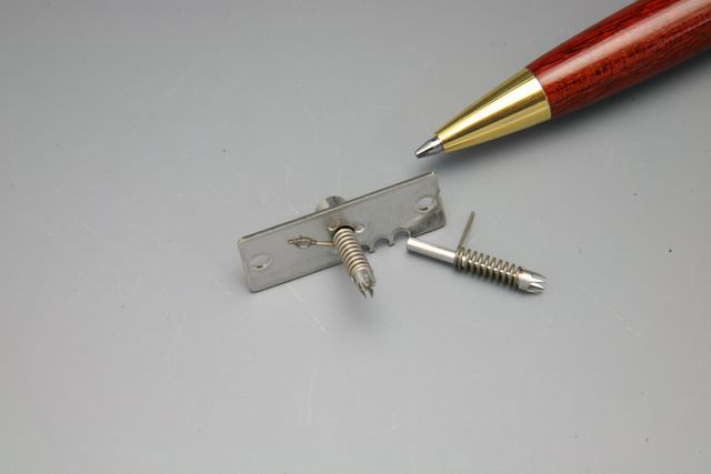 半導体チップ押さえ部品画像