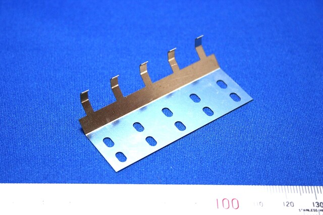 精密板金部品　SUS３０４ 1/2H t０．３画像